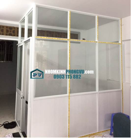 Làm vách nhôm kính giá rẻ ngăn phòng ngủ tại đường Tân Hòa Đông, Bình Trị Đông, Bình Tân, TPHCM