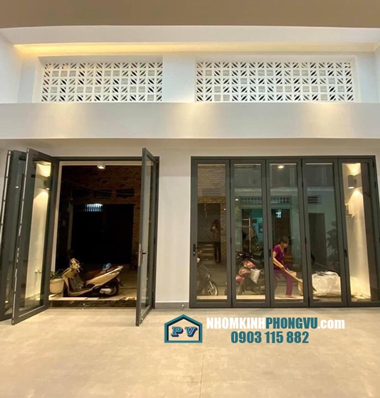 Lắp đặt cửa đi nhôm kính 4 cánh tại biệt thự khu Phố Đông, Cát Lái, Quận 2, TPHCM 