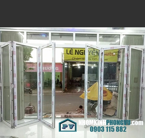 Lắp đặt cửa nhôm xingfa xếp trượt 6 cánh màu trắng tại Bình Trị Đông A, Bình Tân