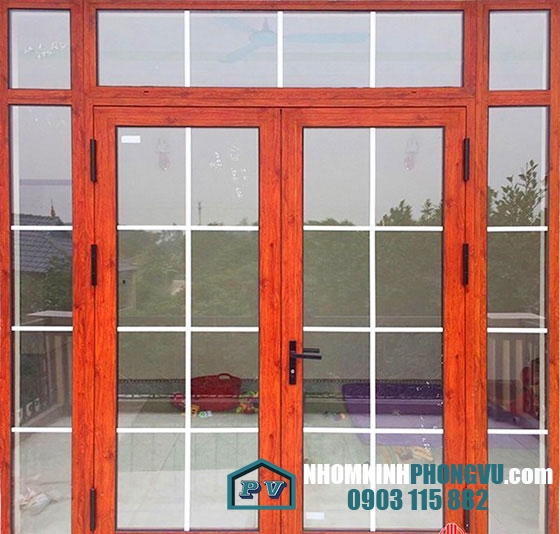 Mẫu cửa nhôm xingfa 2 cánh mở quay màu vân gỗ
