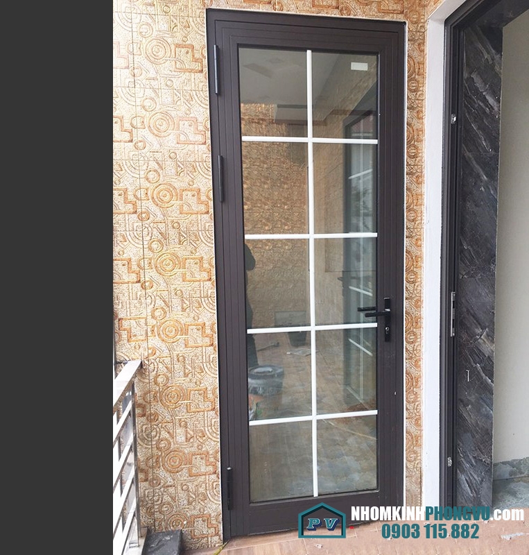 Mẫu cửa đi 1 cánh nhôm xingfa kết hợp khung sắt