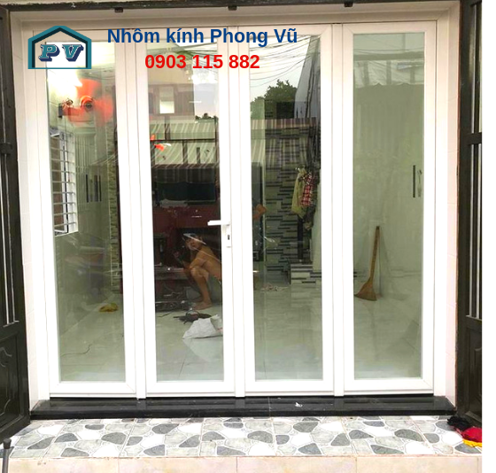 thi-cong-cua-di-nhom-kinh-4-canh-mau-trang-su-binh-chanh_-14-03-2020-15-17-00.png