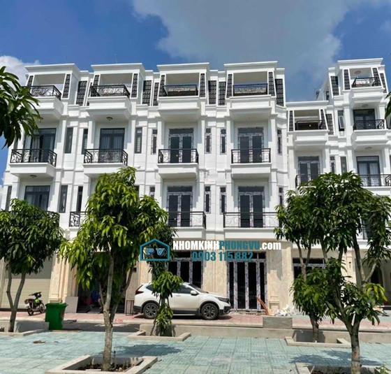 Thi công cửa nhôm kính Xingfa tại đường An Phú Đông, Quận 12, TPHCM