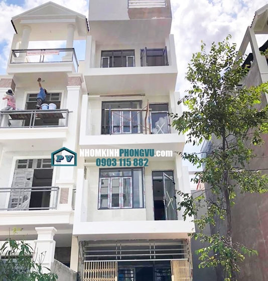 Thi công cửa nhôm kính nhà anh Hoàng, đường Trần Hưng Đạo, Dĩ An, Bình Dương