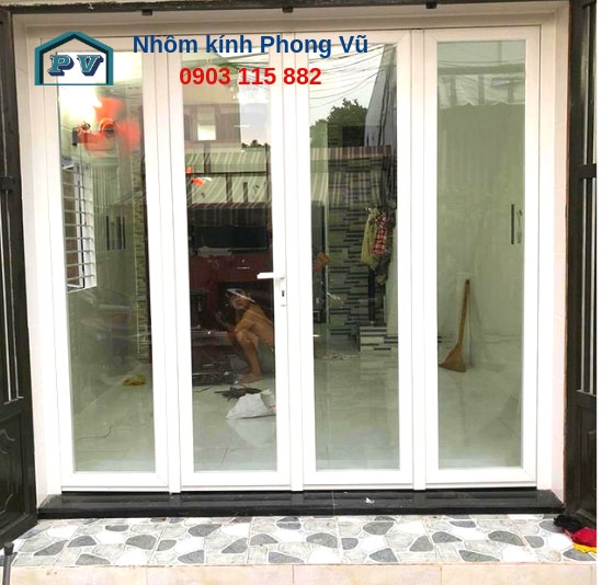 Thi công cửa đi nhôm kính 4 cánh màu trắng sứ nhà chị Lan, đường Vĩnh Lộc, Huyện Bình Chánh, TPHCM