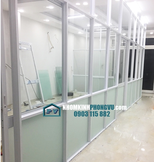 Thi công vách nhôm kính giá rẻ ngăn phòng tại đường Phan Đăng Lưu, Quận Phú Nhuận, TPHCM